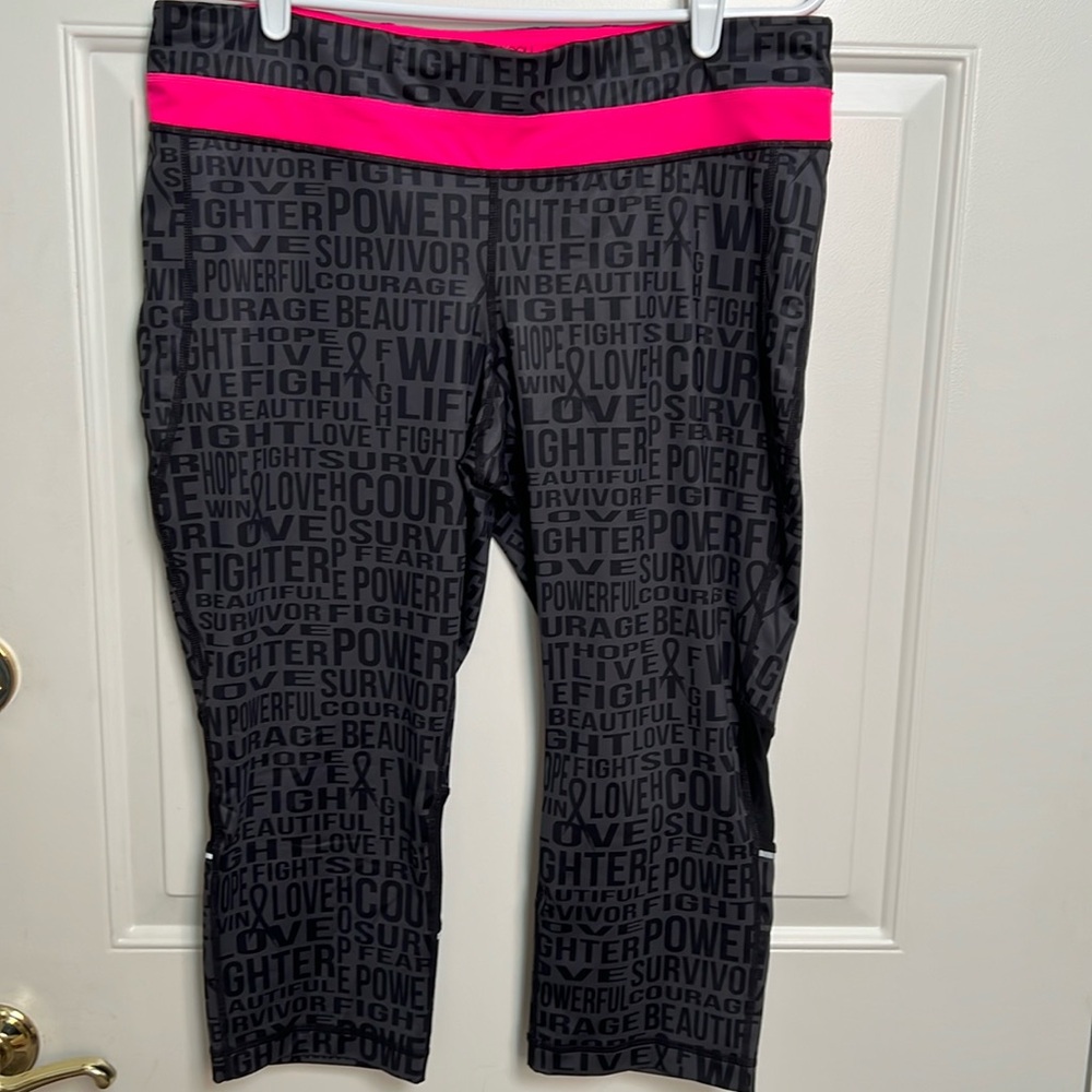 Ideology Women’s Breast Cancer Support Black Patterned Capri Leggings. XL
